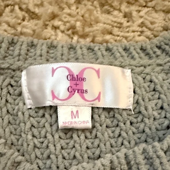 kids sweater light green size medium - Picture 2 of 3